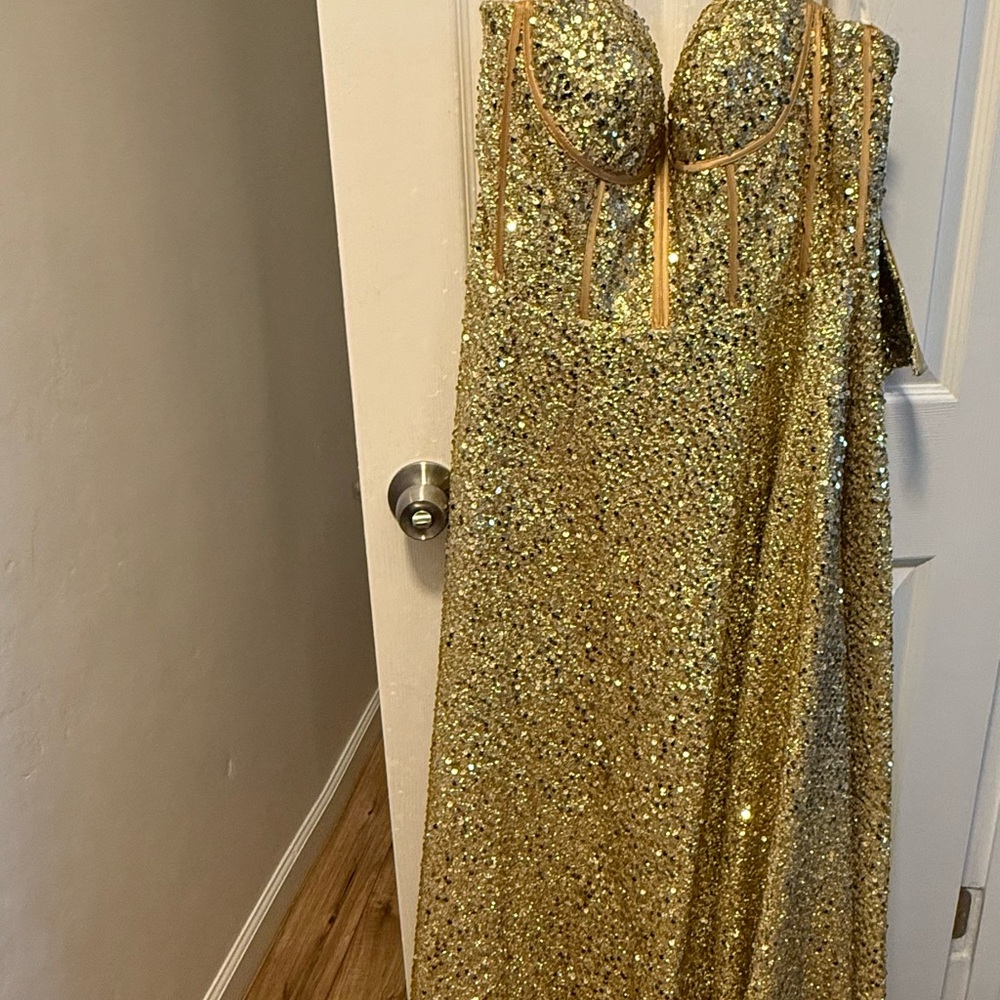 Elegant Gold Sequin Strapless Dress